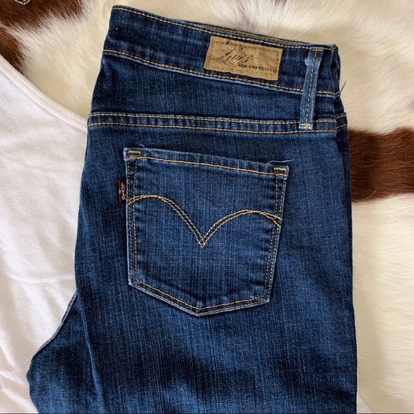 LEVIS 👖Dark Wash Denim! - Picture 5 of 7